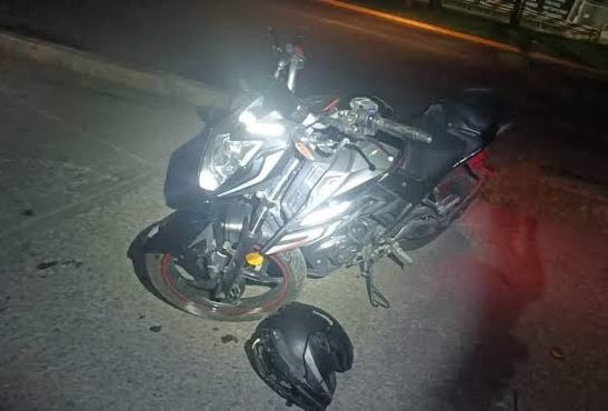 Un motociclista resultó con lesiones tras caer de su moto en Humaitá.