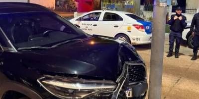 Conducía con 1,77 mg en sangre y chocó una columna de alumbrado público.